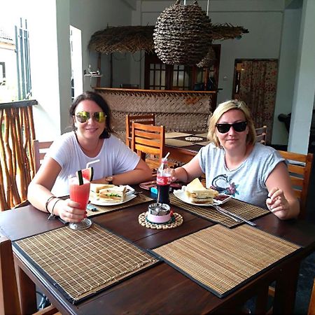 Hotel Ocean Voyage Tangalle Esterno foto