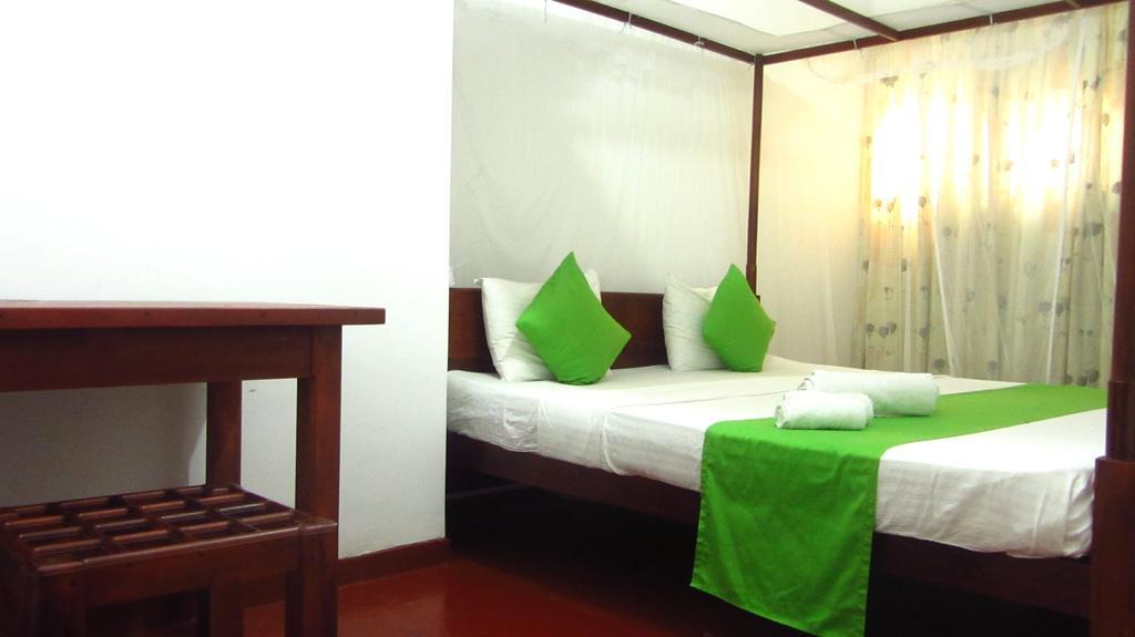 Hotel Ocean Voyage Tangalle Esterno foto