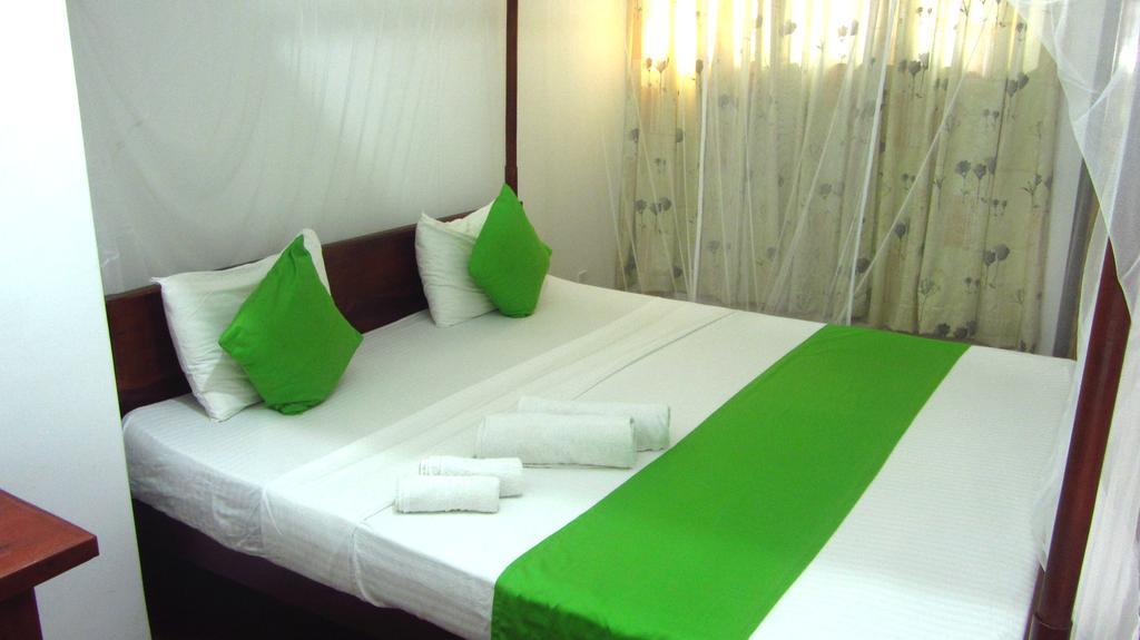 Hotel Ocean Voyage Tangalle Esterno foto